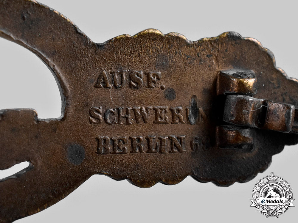 germany,_kriegsmarine._a_u-_boat_clasp,_bronze_grade,_by_schwerin_ci19_9689