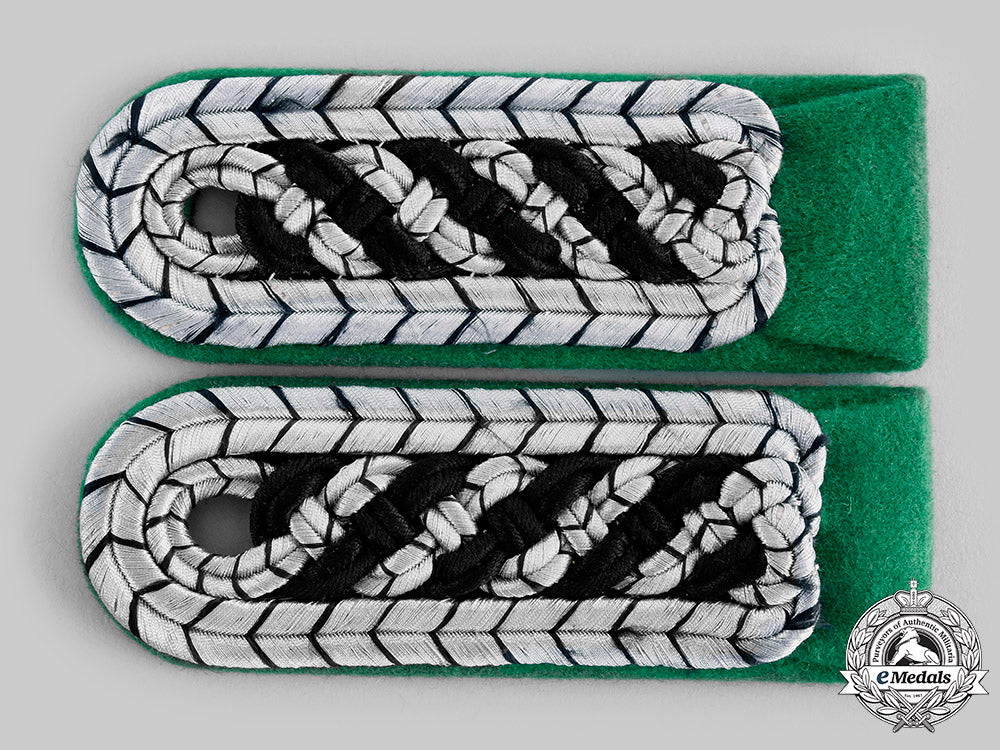 germany,_schutzpolizei._a_set_of_meister_shoulder_boards_ci19_9712