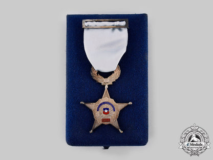 chile,_republic._a_merit_star_for_the_investigative_police,_troops_with_case_ci19_9920_1_1