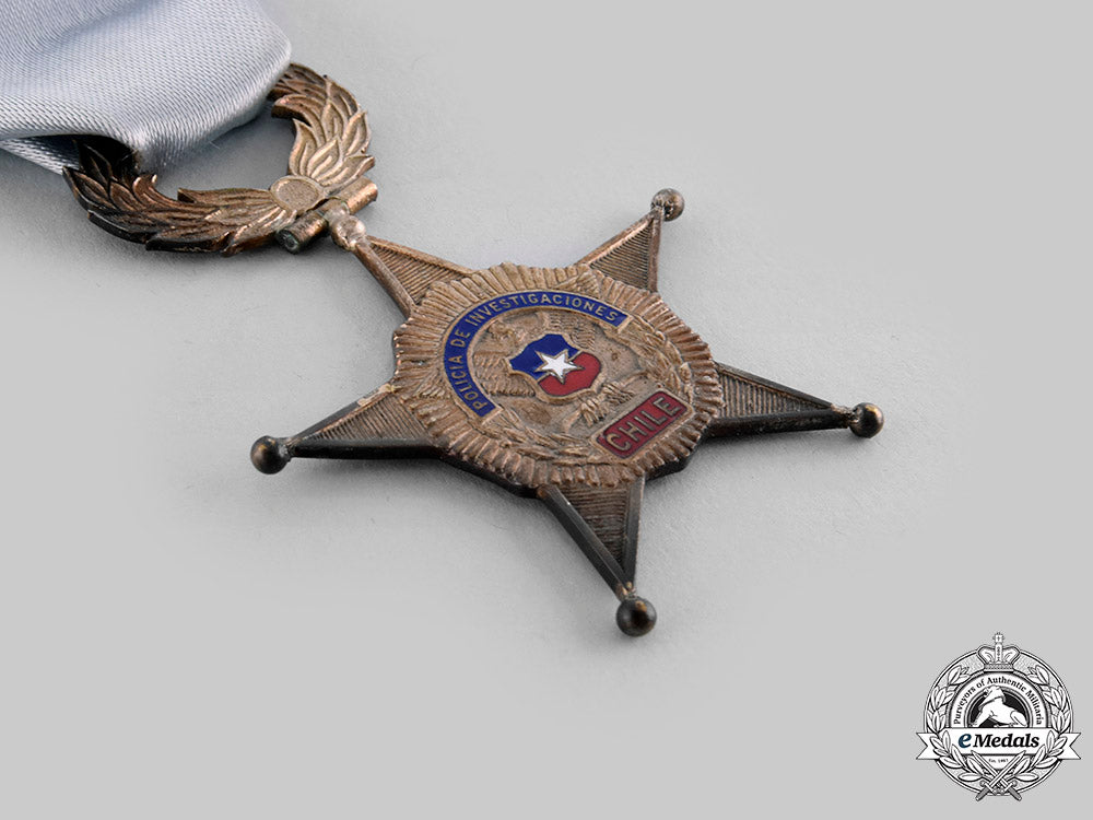 chile,_republic._a_merit_star_for_the_investigative_police,_troops_with_case_ci19_9923_1_1