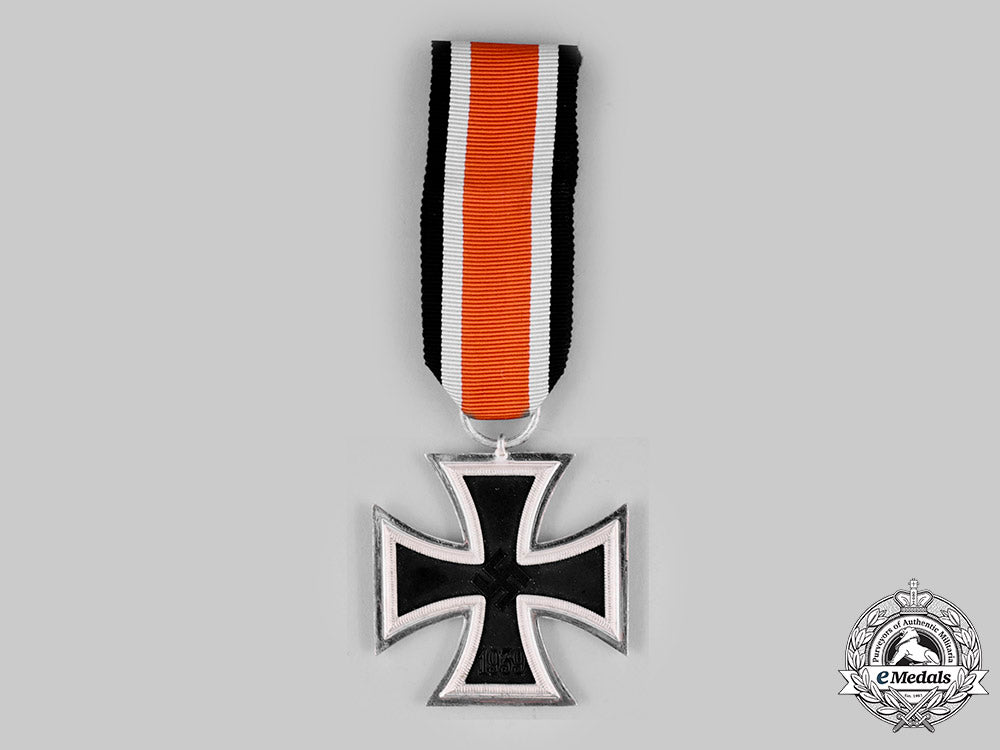 germany,_wehrmacht._a1939_iron_cross,_ii_class_with_case,_by_steinhauer&_luck_ci19_9980_2