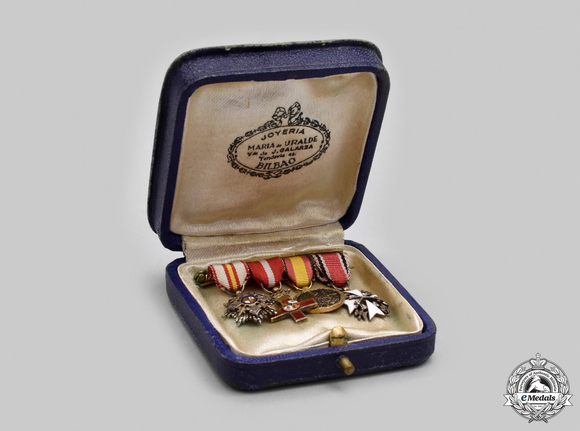 spain,_spanish_state._a_miniature_medal_bar_for_civil_war_service,_with_case_cic_2021_145_mnc9506