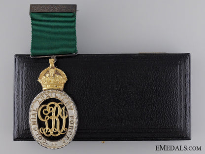 colonial_auxiliary_forces_officer_decoration_with_case_of_issue_colonial_auxilia_53ecdb1a87ee8