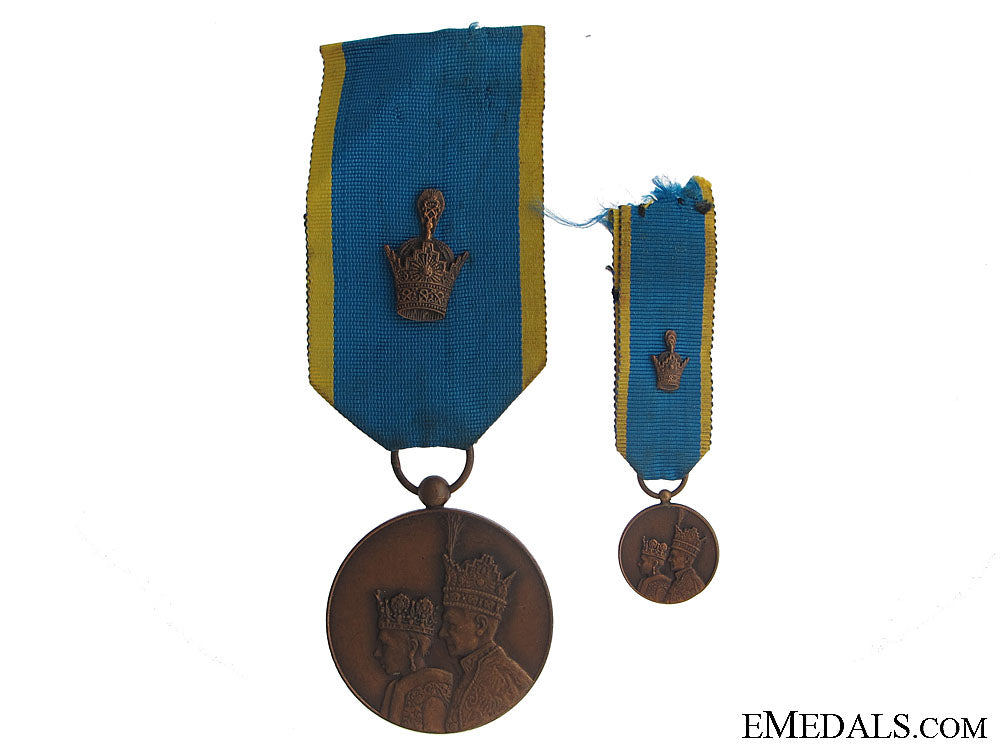 coronation_medal1967_with_miniature_coronation_medal_517814c0a3ebe
