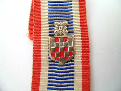 war_commemorative_badge,_wwii_cr395002