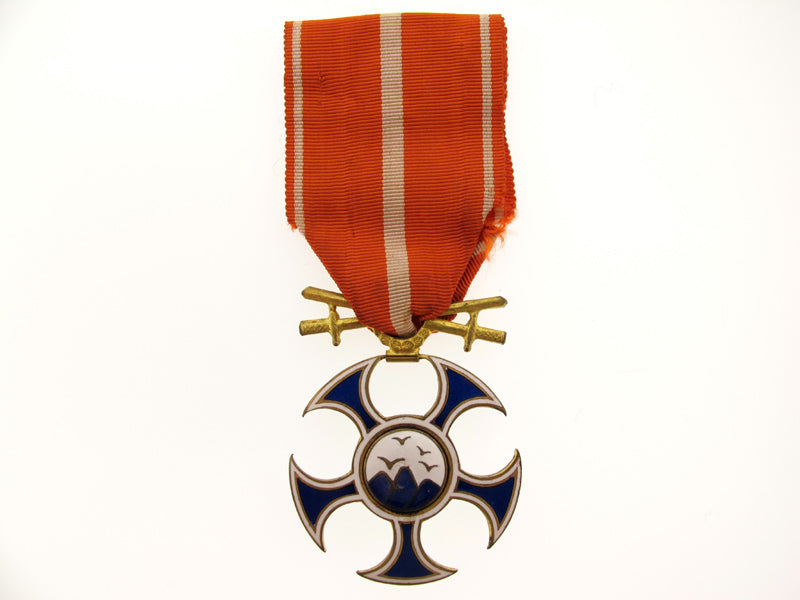 order_of_the_falcon_with_swords_cz117003
