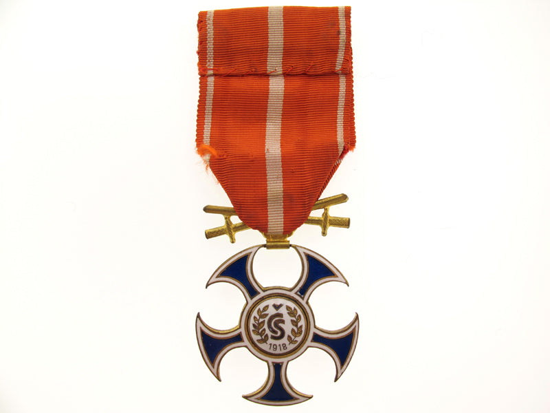 order_of_the_falcon_with_swords_cz117004
