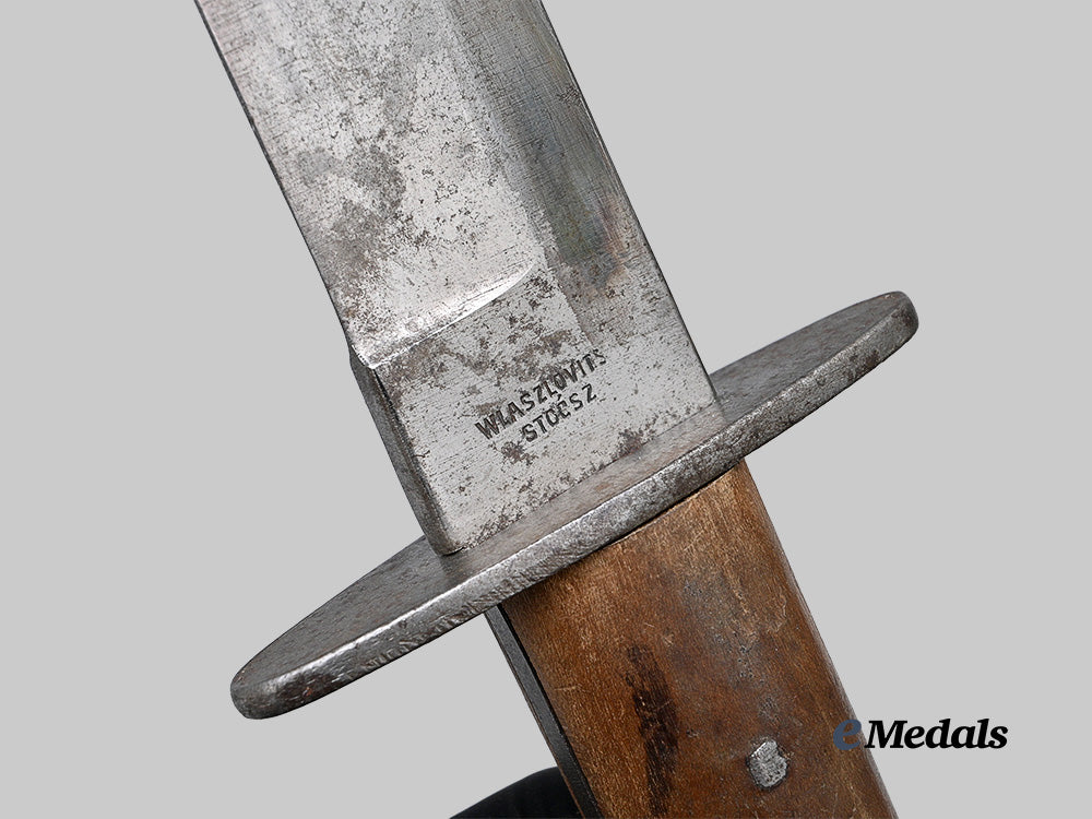 austria,_empire._an_m17_austro-_hungarian_trench_knife,_by_wlaszlovits_stocsz_e_medals__e_u24931_9