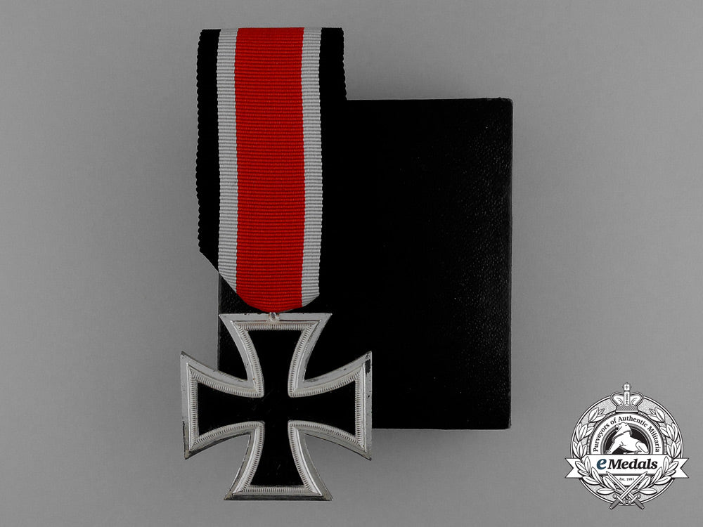 a_mint_iron_cross1939_second_class_in_its_original_ldo_case_of_issue_d_0008_3