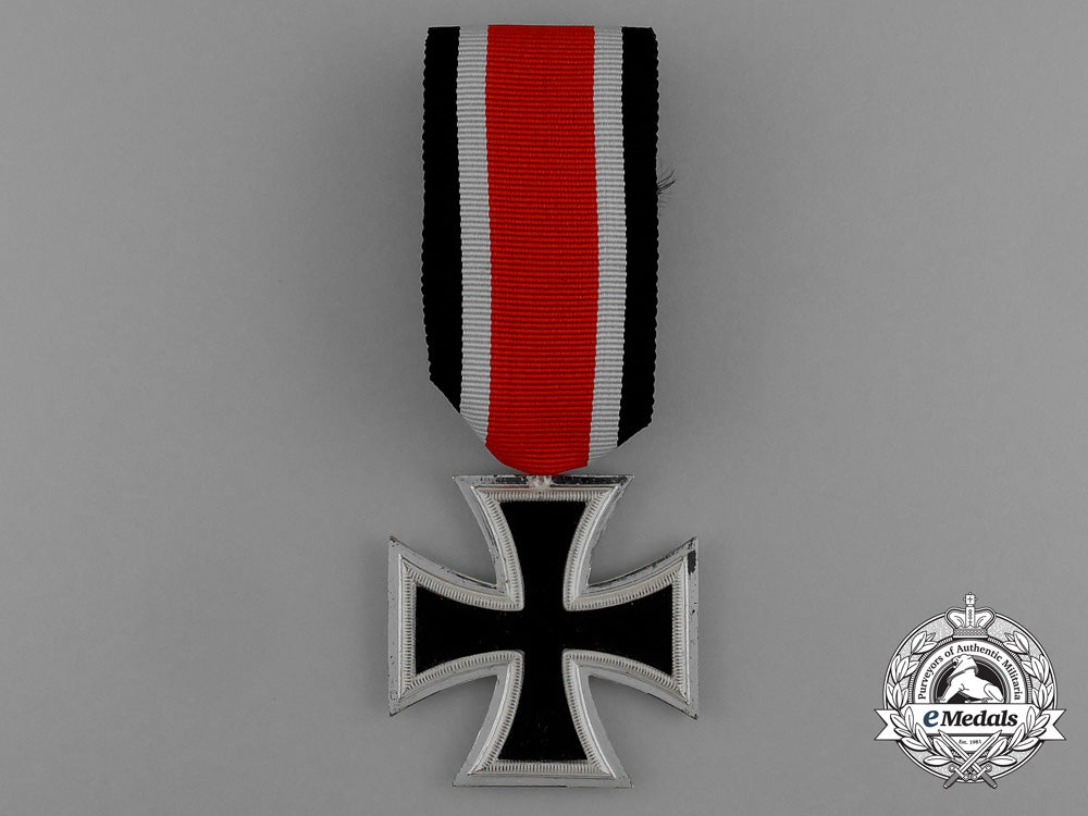a_mint_iron_cross1939_second_class_in_its_original_ldo_case_of_issue_d_0011_3