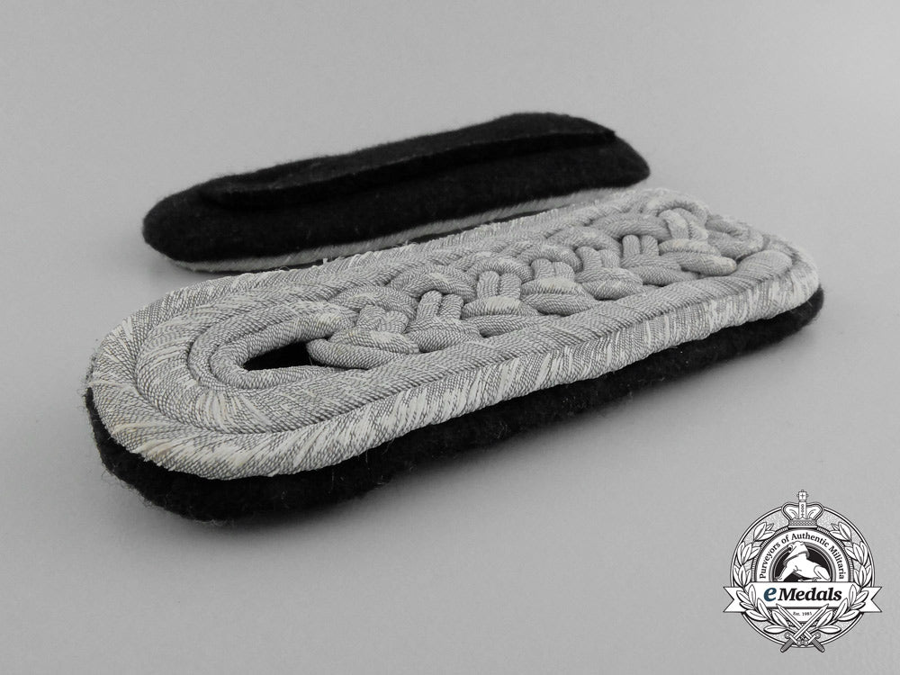 germany._a_set_of_unusual&_unidentifiable_shoulder_boards_d_0072_1