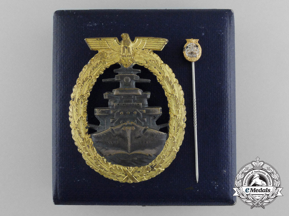 a_kriegsmarine_high_seas_fleet_badge_by_schwerin,_berlin_with_case_d_0178