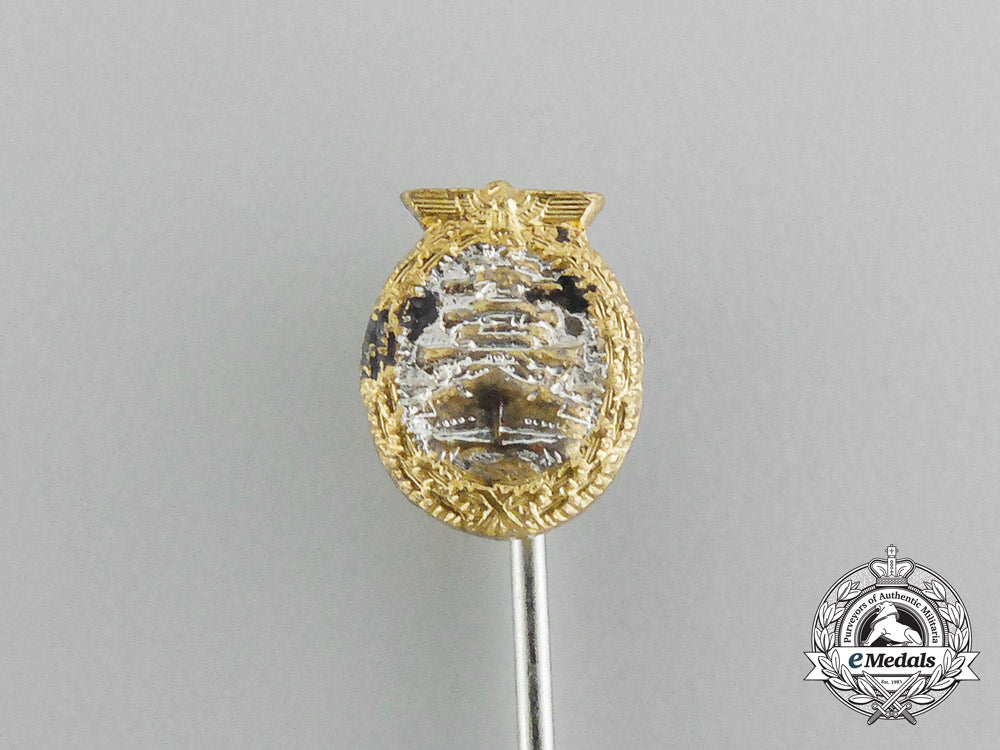 a_kriegsmarine_high_seas_fleet_badge_by_schwerin,_berlin_with_case_d_0189