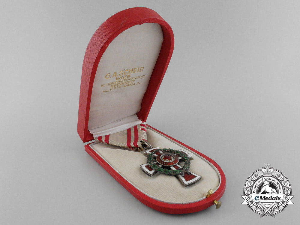 an_austrian_red_cross_honour_decoration_in_case_d_0204_1