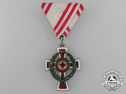 an_austrian_red_cross_honour_decoration_in_case_d_0205_1