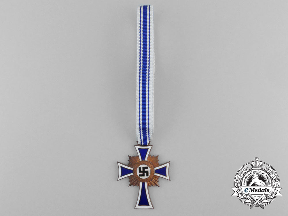a_bronze_grade_mother’s_cross_with_original_packet_of_issue_d_0211