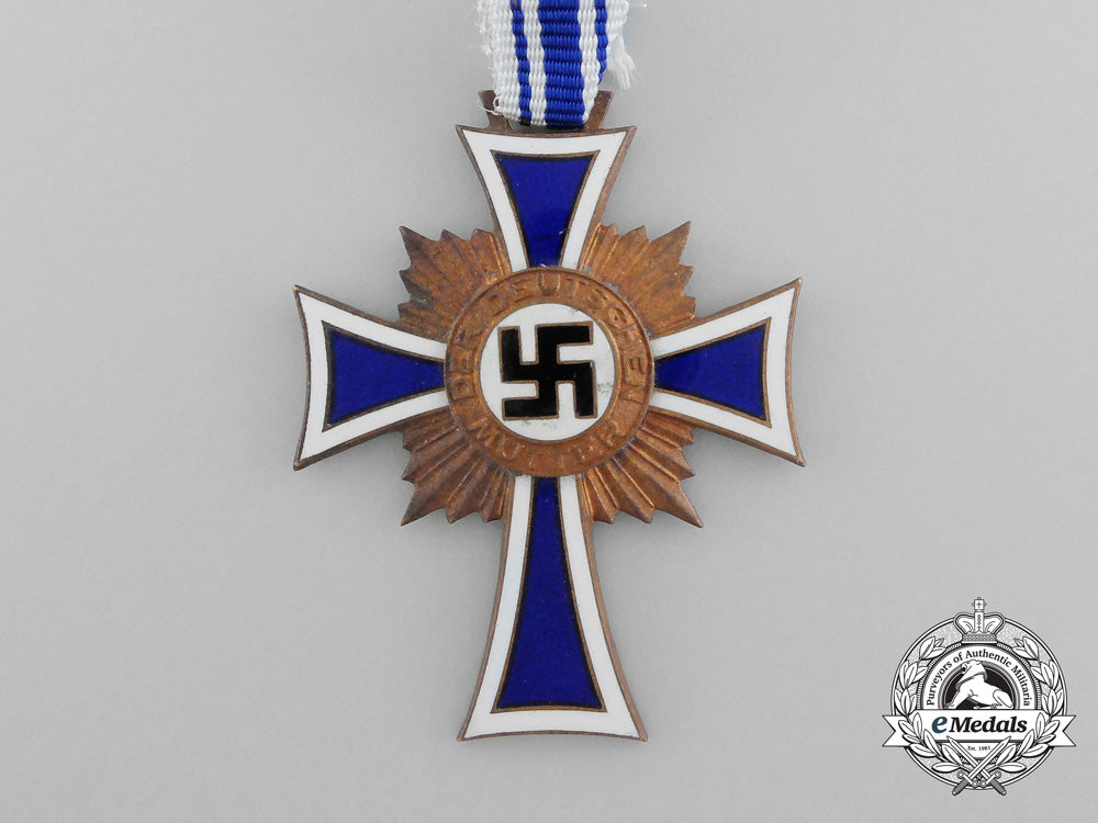 a_bronze_grade_mother’s_cross_with_original_packet_of_issue_d_0212