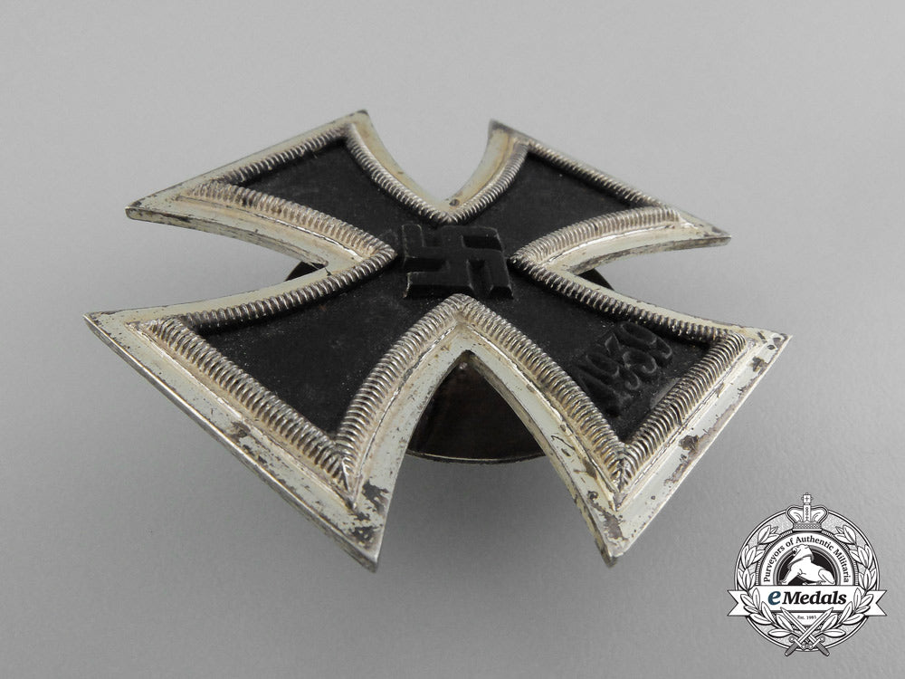 an_iron_cross1939_first_class;_screwback_version_by_schauerte&_hohfeld_d_0393_1