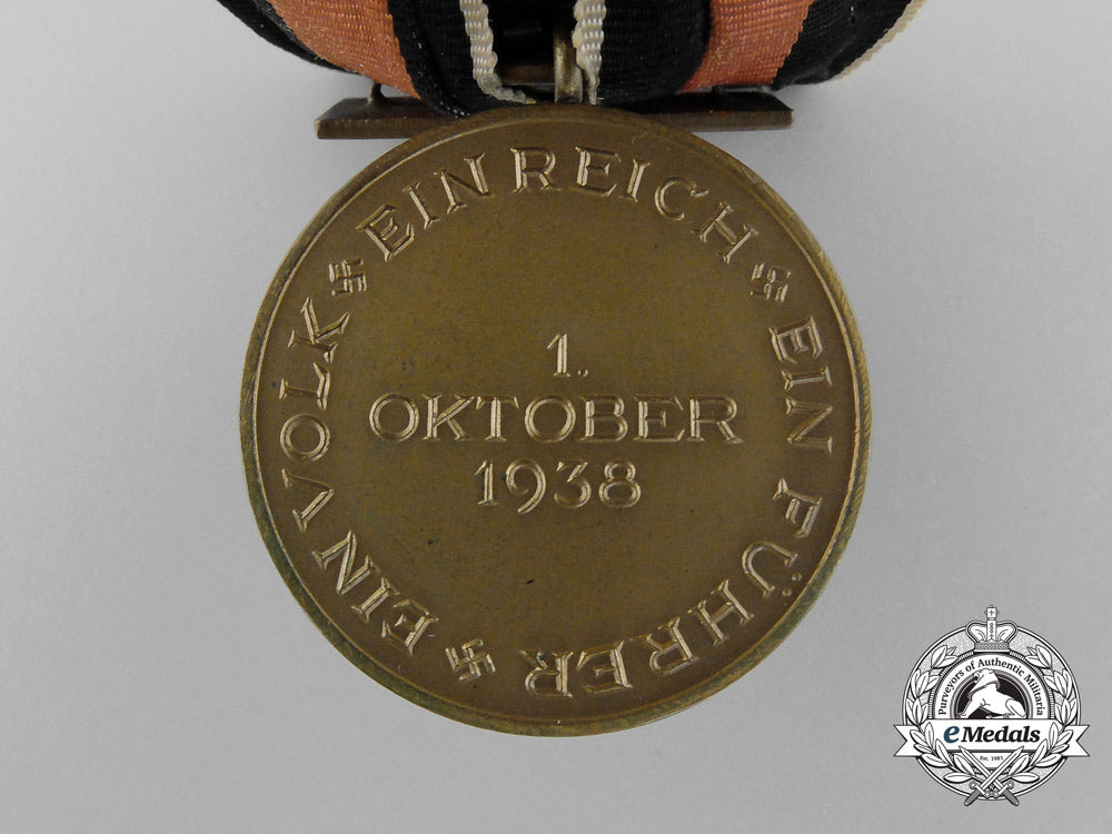 a_commemorative_sudetenland_medal_with_prague_bar_d_0495_1