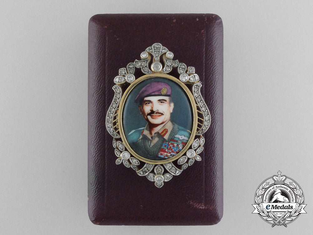 an_exquisite_king_hussein_of_jordan_presentation_badge_in_gold&_diamonds_d_0601