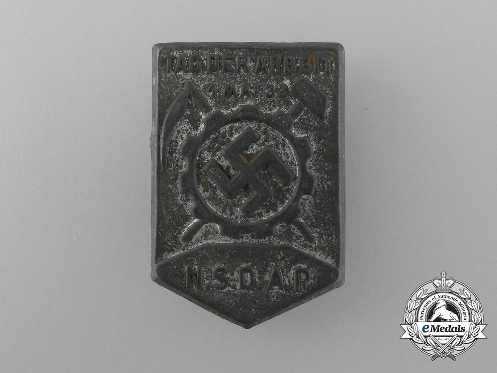 a1938_nsdap_day_of_german_labour_badge_d_0879_1
