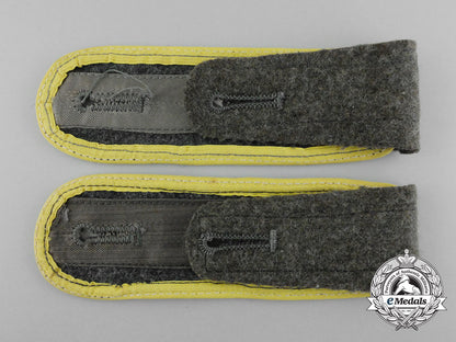 a_matching_pair_of_wehrmacht_signals_enlisted_man’s_shoulder_boards_d_1143_1