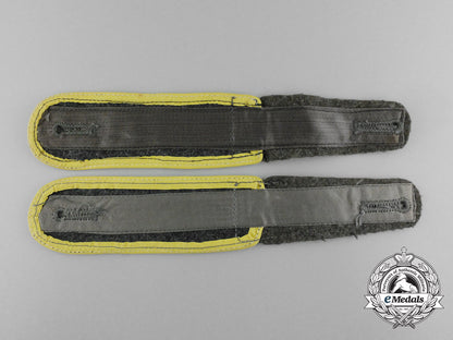 a_matching_pair_of_wehrmacht_signals_enlisted_man’s_shoulder_boards_d_1145_1