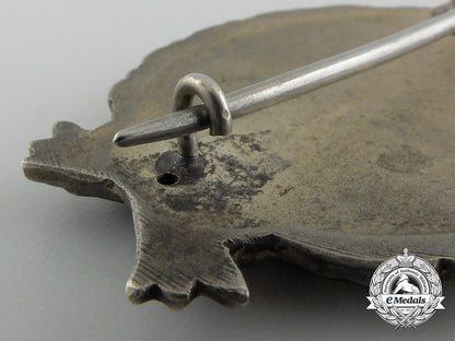 a_first_war_german_pilot's_badge;_unmarked_juncker;_type6_d_1306