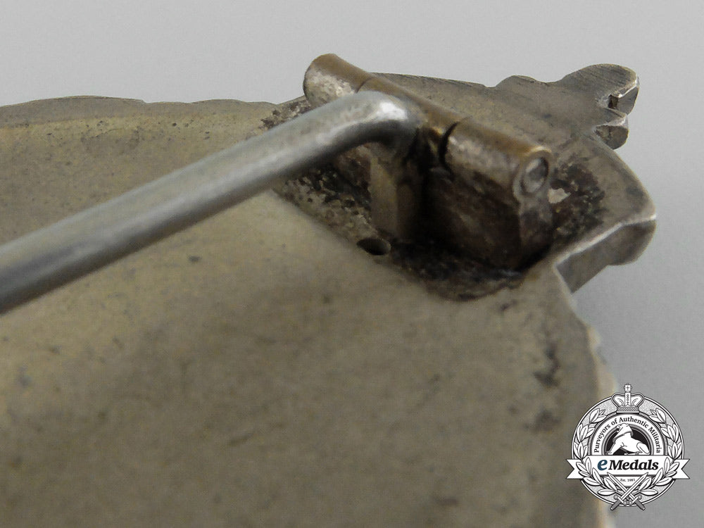 a_first_war_german_pilot's_badge;_unmarked_juncker;_type6_d_1307