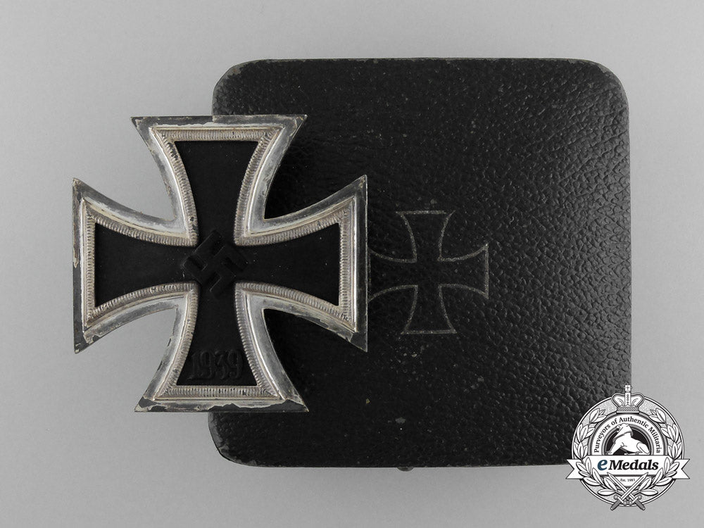 an_iron_cross_first_class1939_with_case_d_1364