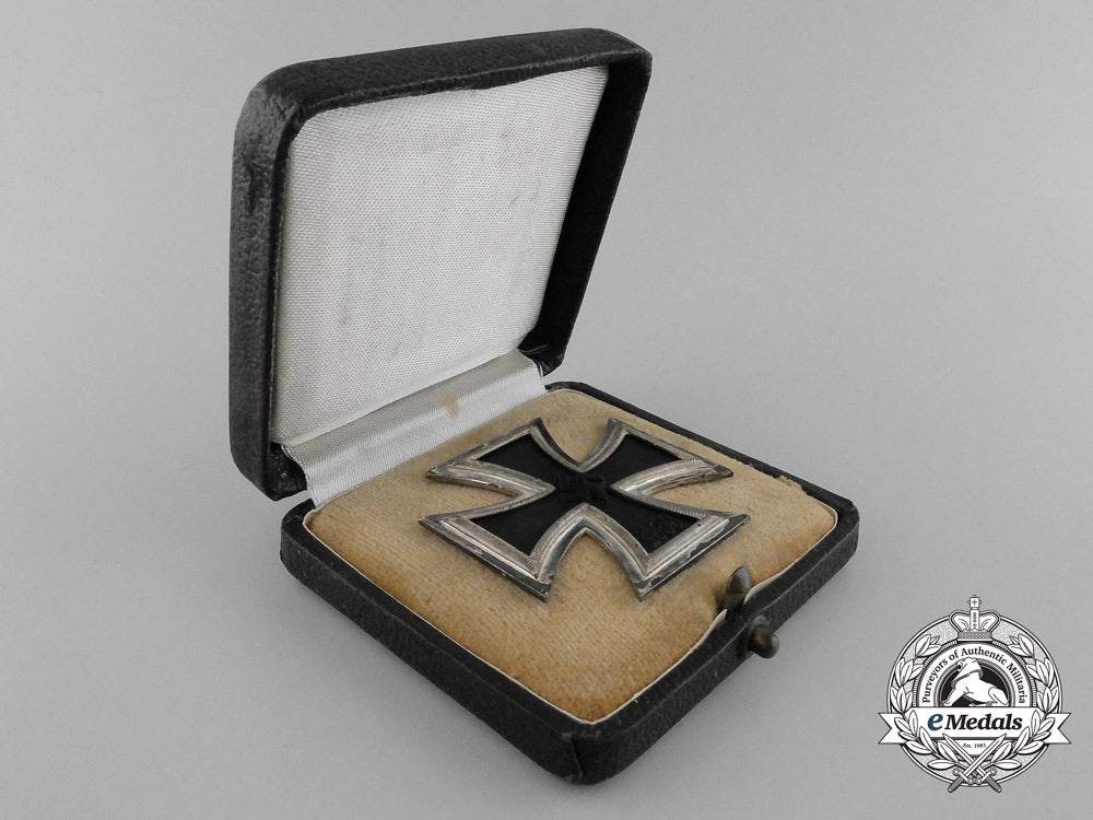 an_iron_cross_first_class1939_with_case_d_1366