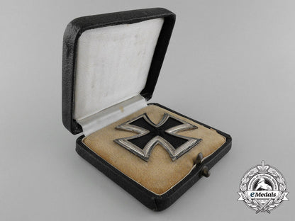 an_iron_cross_first_class1939_with_case_d_1366