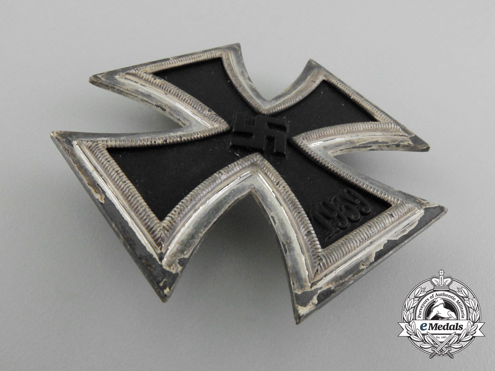 an_iron_cross_first_class1939_with_case_d_1369