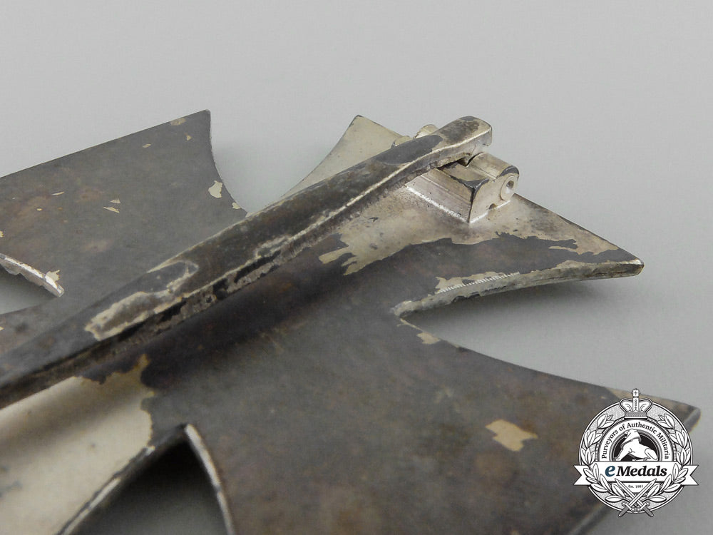 an_iron_cross_first_class1939_with_case_d_1372