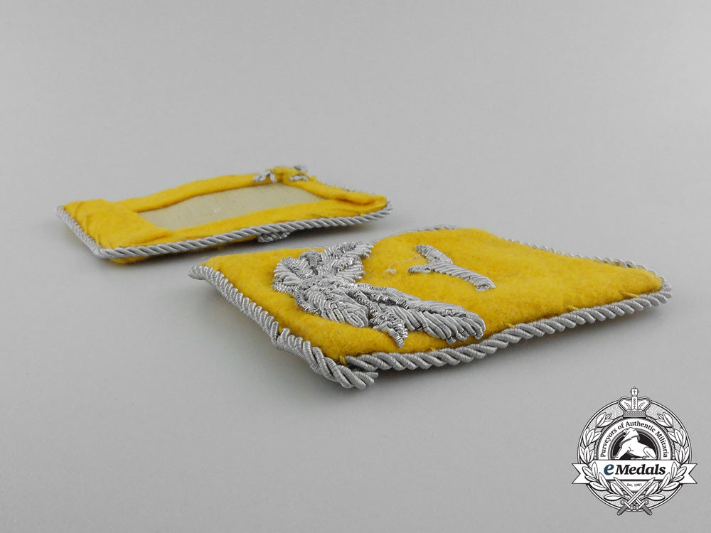 a_set_of_luftwaffe_flight_lieutenant_collar_tabs_d_1526