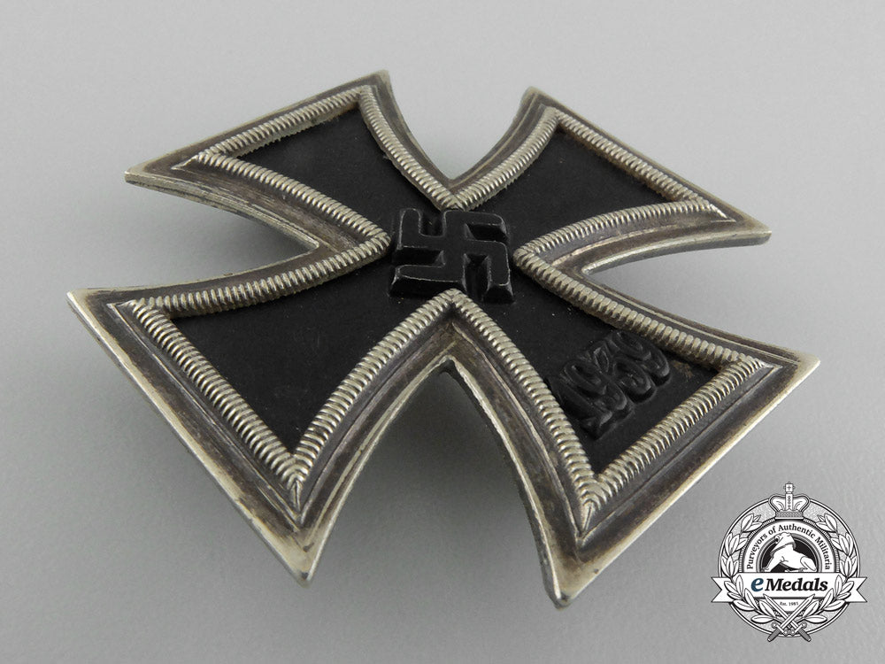 an_iron_cross_first_class1939_by_meybauer_with_case_d_1568