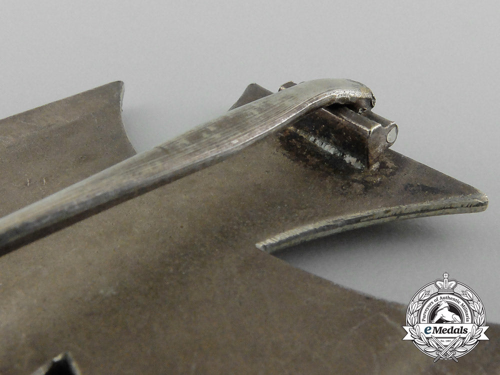 an_iron_cross_first_class1939_by_meybauer_with_case_d_1571