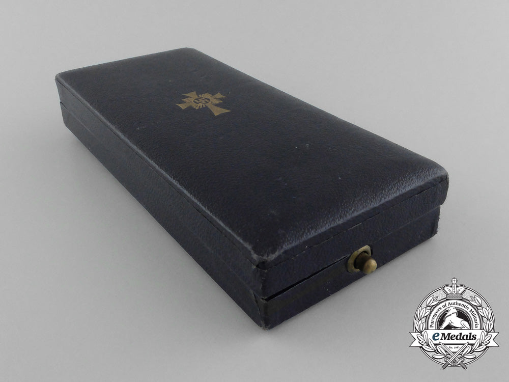 a_gold_grade_mother’s_cross_with_original_case_of_issue_by_c.e.juncker_d_1653