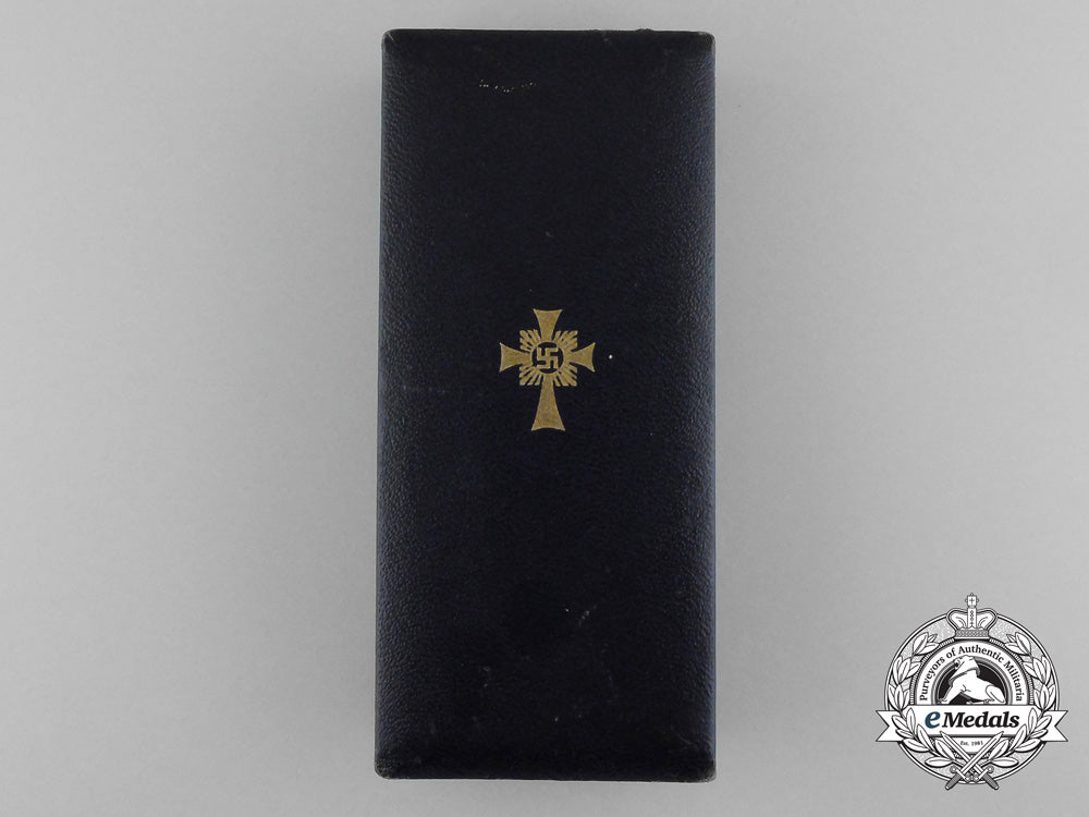 a_gold_grade_mother’s_cross_with_original_case_of_issue_by_c.e.juncker_d_1658