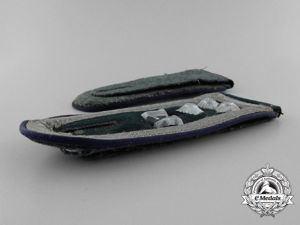 a_matching_pair_of_wehrmacht11_th_division_medic_warrant_officer’s_shoulder_boards_d_1668_1