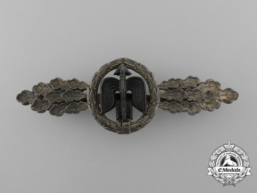 germany,_luftwaffe._a_short_range_fighter_clasp,_silver_grade,_by_g.h._osang_d_1734_1