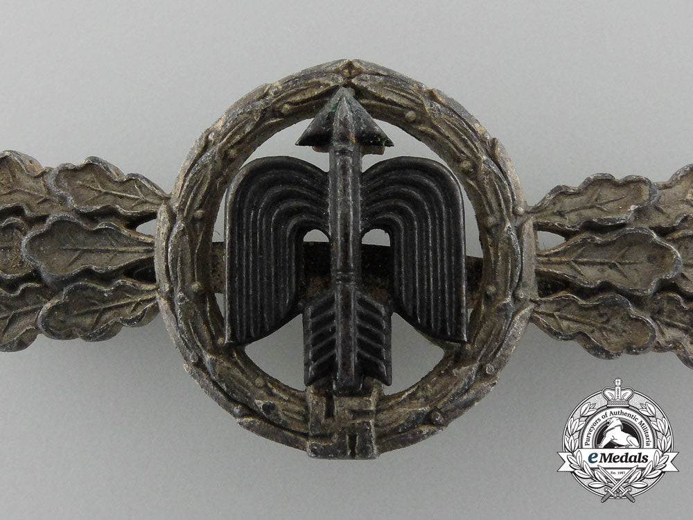 germany,_luftwaffe._a_short_range_fighter_clasp,_silver_grade,_by_g.h._osang_d_1735_1