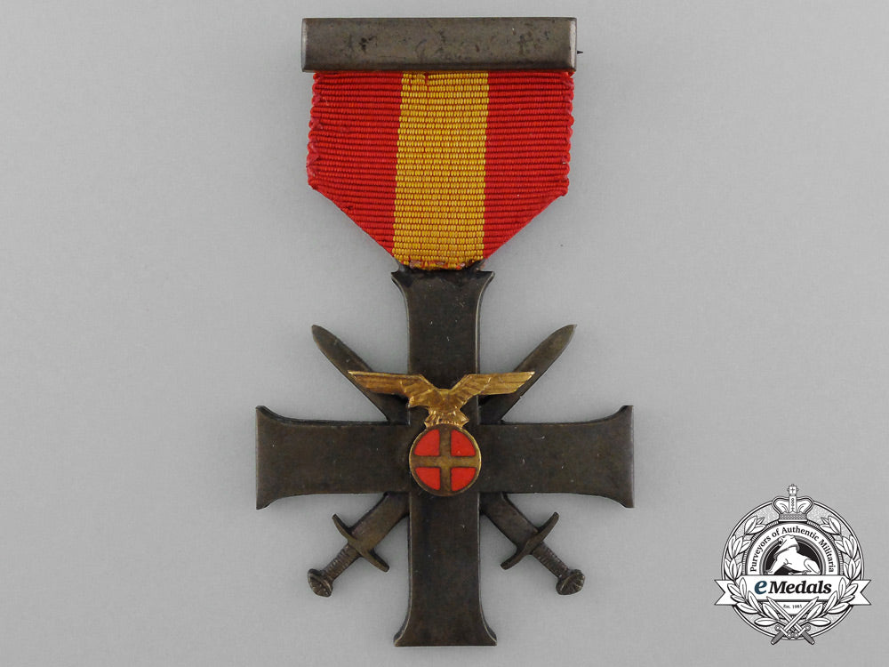 norway._a_merit_cross_with_swords_and_case_of_issue,1940-45_d_1915_1_1_1_1_1_1_1