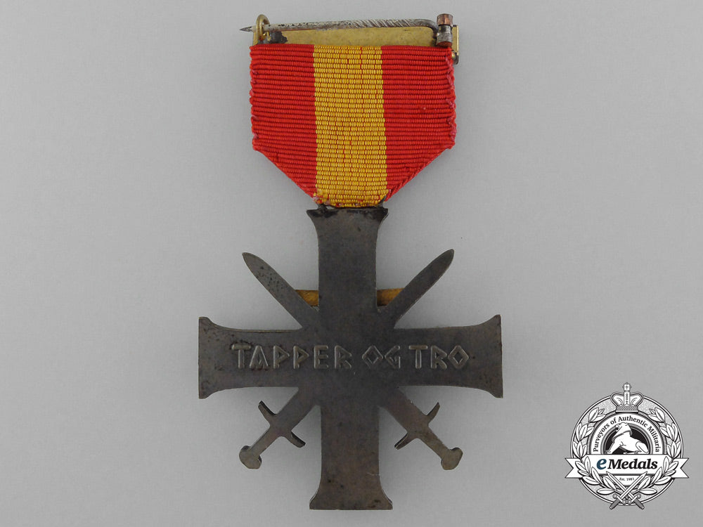 norway._a_merit_cross_with_swords_and_case_of_issue,1940-45_d_1916_1_1_1_1_1_1_1