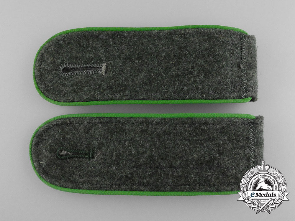 a_pair_of_wehrmacht_gebirgsjäger_enlisted_man’s_shoulder_boards_d_2381_1