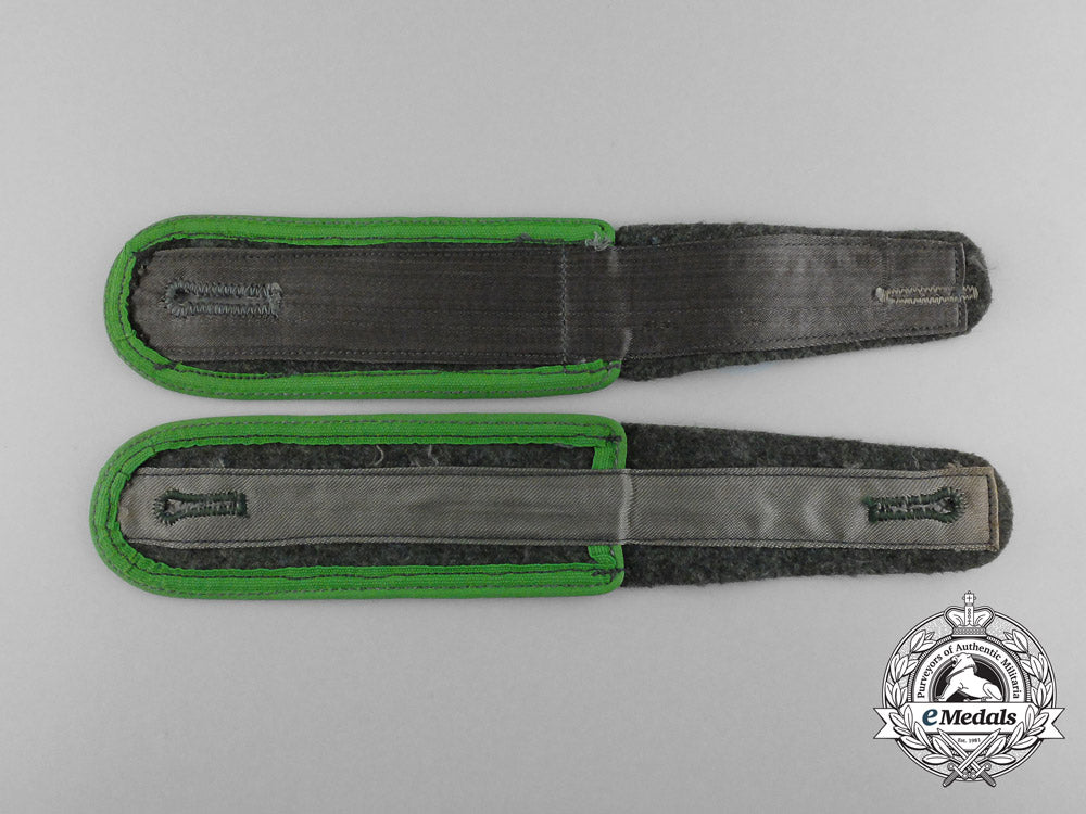 a_pair_of_wehrmacht_gebirgsjäger_enlisted_man’s_shoulder_boards_d_2383_1