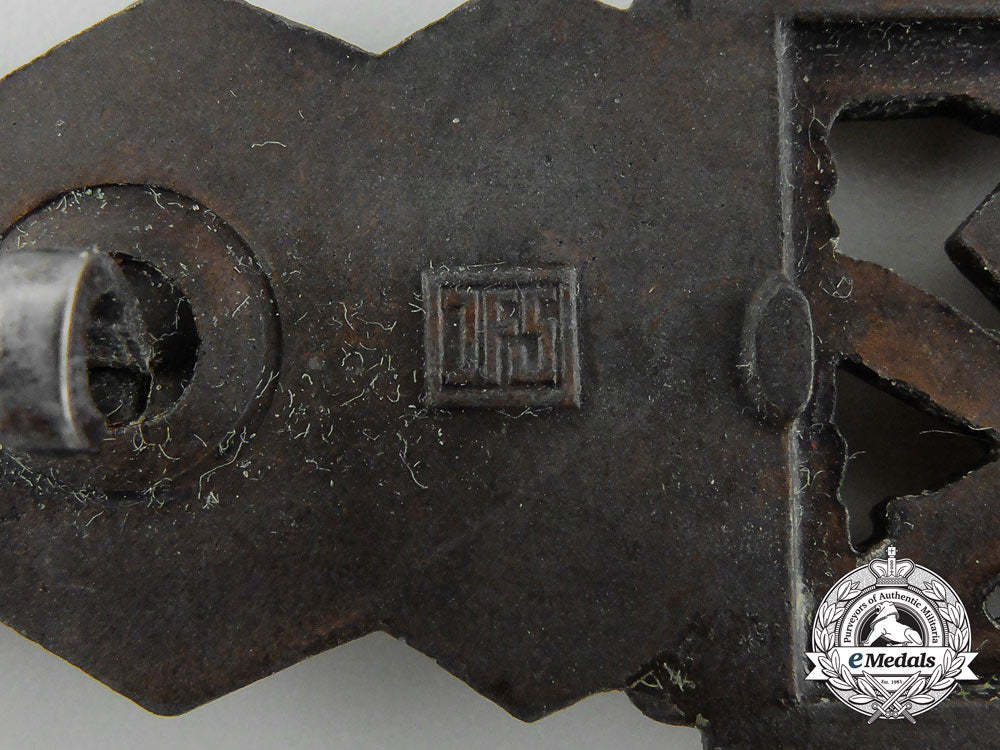 a_near_bronze_grade_close_combat_clasp_by_josef_feix&_sohn_d_2676