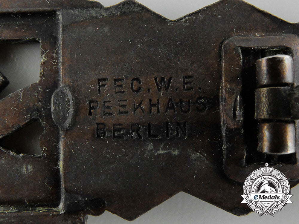 a_near_bronze_grade_close_combat_clasp_by_josef_feix&_sohn_d_2677