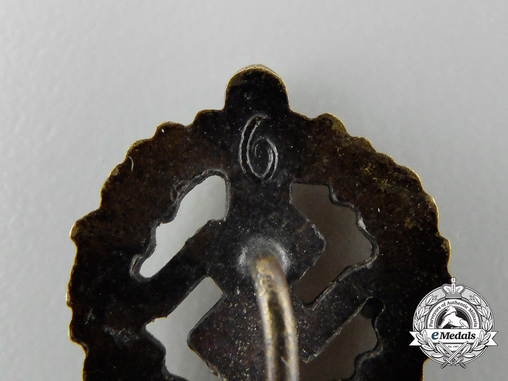 a_lot_of_three_third_reich_period_miniature_awards_and_decorations_d_2684