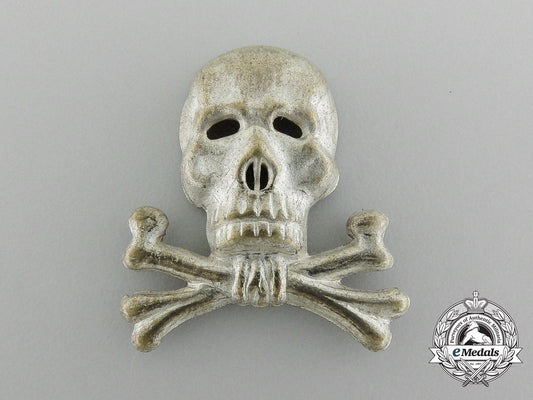 a_braunschweiger_totenkopf(_skull)_officer’s_cap_insignia_for_the_infantry_regiment_nr.92_or_hussars17_d_2815